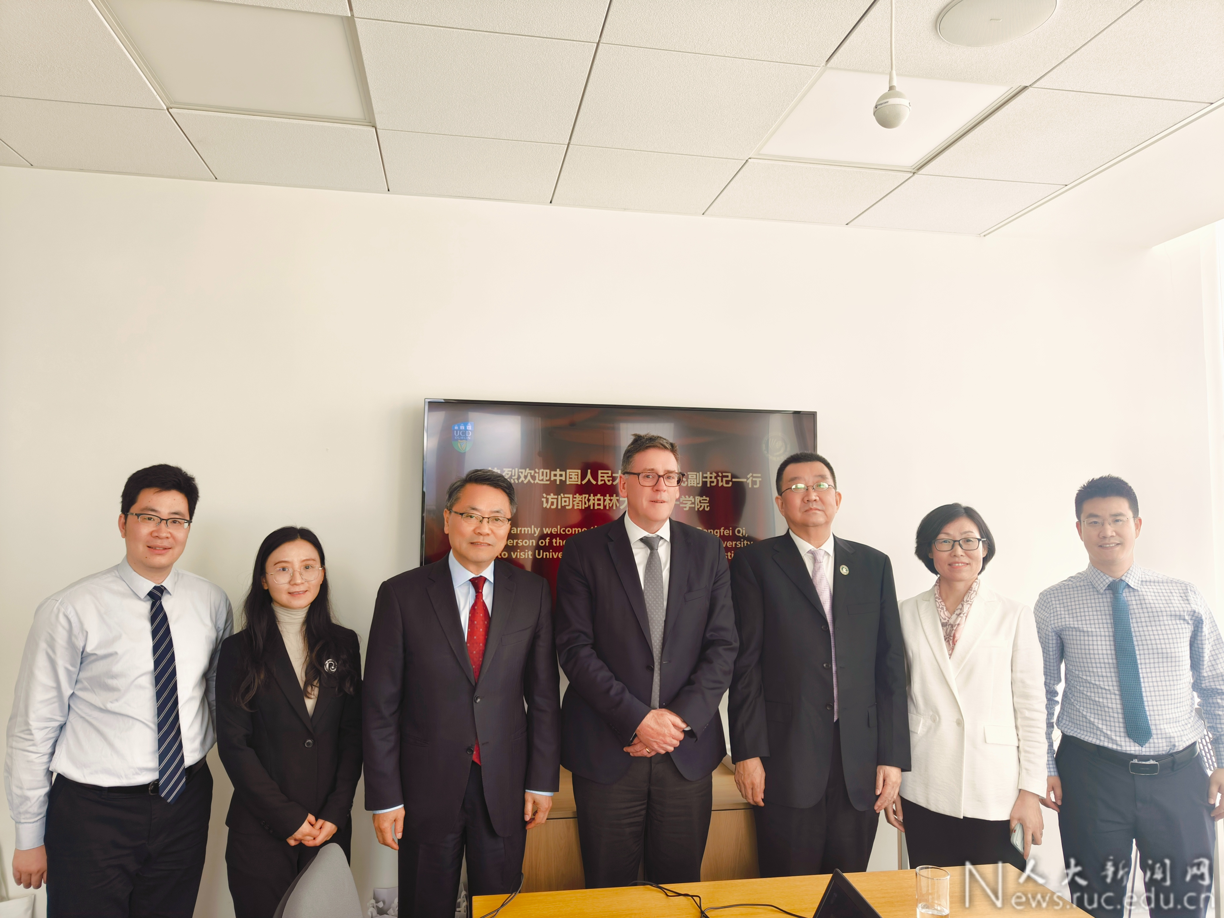 爱尔兰代表团在击剑比赛中穿越险关夺冠
